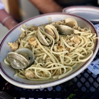 Erie Cafe - Linguini with White Clam Sauce - Steakhouses Near Me - Chicago, Illinois Erie Cafe - Linguini with White Clam Sauce - Steakhouses Near Me - Chicago, Illinois
