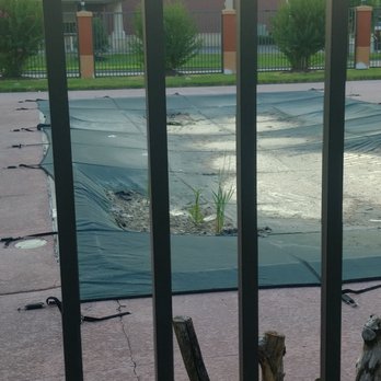 Hallmarc Inn - Doesn't look like it has been used or serviced in awhile. This is currently July 2022. - Hotels Near Me - Marion, Arkansas