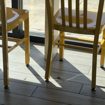 Hanaya Poke Southside - two chairs facing a window - Poke Near Me - Corpus Christi, Texas