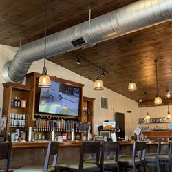 Blake's Tasting Room - Bar, many ciders