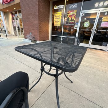 Papa Pizza Pie - Sitting outside, there is a small bench next to the window inside but I have whole family - Pizza Near Me - Fullerton, California Papa Pizza Pie - Sitting outside, there is a small bench next to the window inside but I have whole family - Pizza Near Me - Fullerton, California