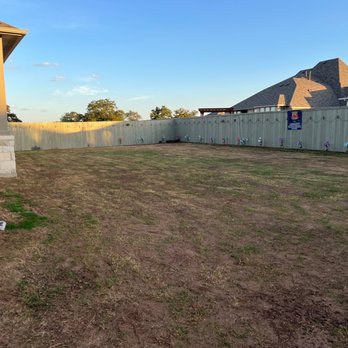 Reel Cut Lawn Care - a fenced in yard - Lawn Services Near Me - Georgetown, Texas Reel Cut Lawn Care - a fenced in yard - Lawn Services Near Me - Georgetown, Texas
