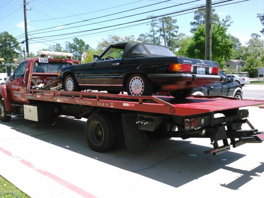 SUV/Large Vehicle Tow - We handle everything from sports cars to ambulances and anything in between.