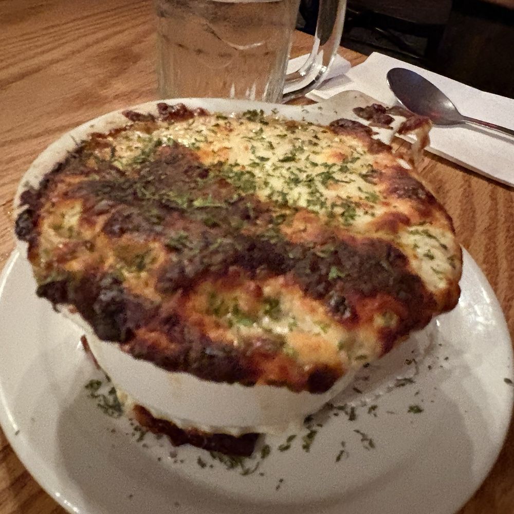 Oncle Antoine - French onion soup - Pubs Near Me - Quebec City, Quebec Oncle Antoine - French onion soup - Pubs Near Me - Quebec City, Quebec