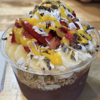 Island Vibes Cafe - Cocoa bowl with added lilikoi butter - Breakfast & Brunch Near Me - Lahaina, Hawaii