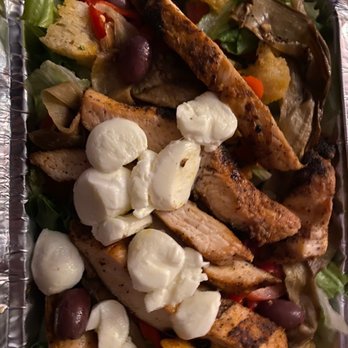 Napoli Pizza - Four seasons salad with chicken added - Pizza Near Me - Wallingford, Connecticut