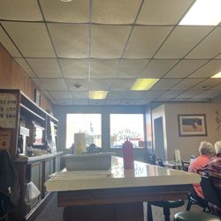 Elaine's Cafe - Countertop seating