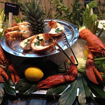 Le Buffet - Wintergarten - Beautiful King Lobsters - Buffets Near Me - Berlin, BE