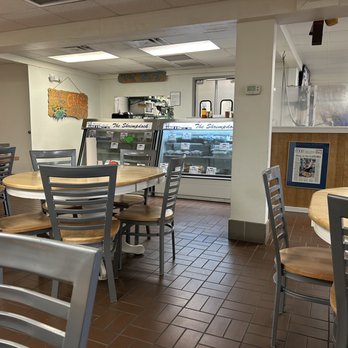 The Shrimp Dock - Alcoa - Dining area - seafood counter - Seafood Near Me - Alcoa, Tennessee