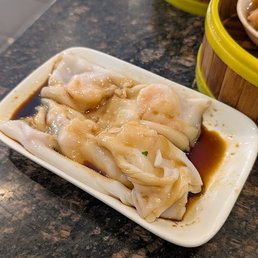 shrimp rice noodle roll (鲜虾肠粉) shrimp rice noodle roll (鲜虾肠粉)