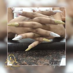 Lucky Nails - Dazzling nails