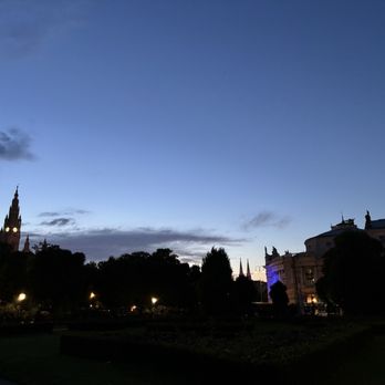 Volksgarten - Parks Near Me - Vienna, 9