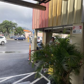 Rainbow Drive-In - Parking lot and front. - Hawaiian Near Me - Honolulu, Hawaii