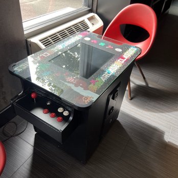 Staypineapple, Hotel FIVE, Downtown Seattle - Retro arcade games (King Kong) - Hotels Near Me - Seattle, Washington Staypineapple, Hotel FIVE, Downtown Seattle - Retro arcade games (King Kong) - Hotels Near Me - Seattle, Washington
