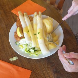 Gasthaus zur Schorfheide - Spargel unter dem ich das Frisch Schnitzel versteckt habe