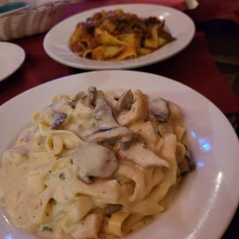 Piccante - Fettuccine with chicken mushrooms and cream in front and pappardelle with braised short rib ragu in the back - Italian Near Me - Brooklyn, New York Piccante - Fettuccine with chicken mushrooms and cream in front and pappardelle with braised short rib ragu in the back - Italian Near Me - Brooklyn, New York