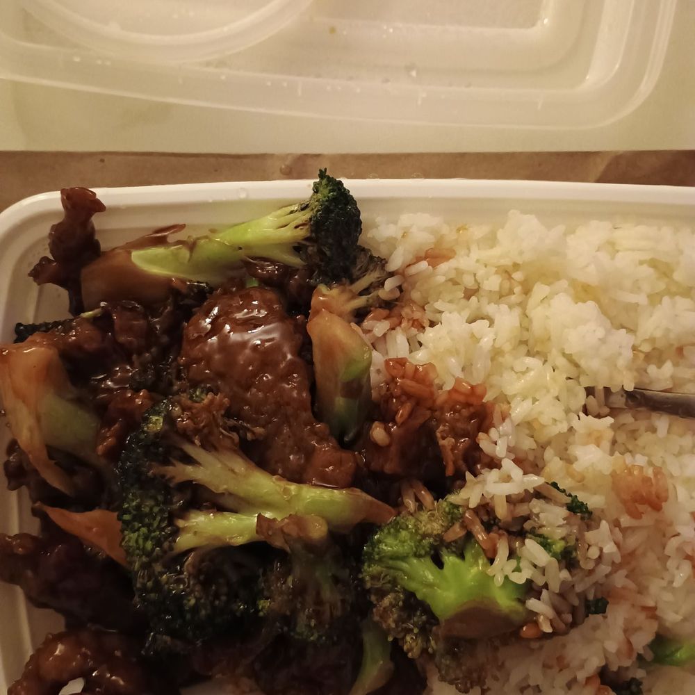 Grand Sichuan - Beef and broccoli with white rice - Szechuan Near Me - Rego Park, New York Grand Sichuan - Beef and broccoli with white rice - Szechuan Near Me - Rego Park, New York