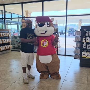 Buc-ee’s - Hubby and Buc-ee - Gas Stations Near Me - Sevierville, Tennessee