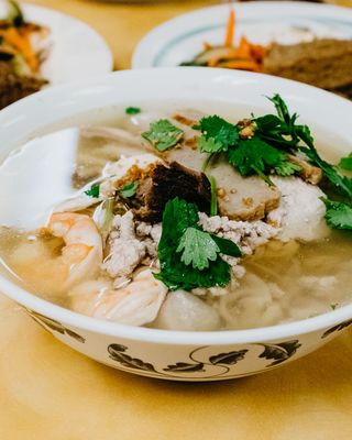 Hai Ky Mi Gia by null