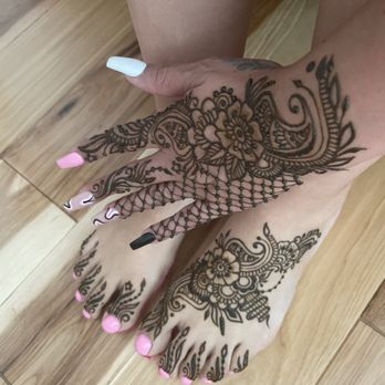 Crescent Moon Henna - Henna Artists Near Me