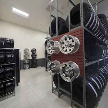 Les Schwab Tire Center - Tires Near Me - Sublimity, Oregon