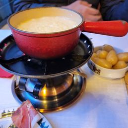 Fondue moitie-moitie - traditional cheese fondue, house version