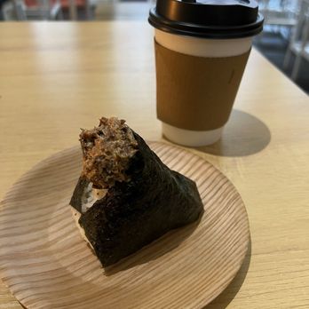 Hanamizuki Cafe - Cheese Okaka Onigiri and Hojicha Latte - Cafes Near Me - New York, New York