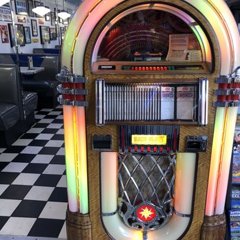 Mel's Diner - Jukebox with a great variety of music - Diners Near Me - Pigeon Forge, Tennessee Mel's Diner - Jukebox with a great variety of music - Diners Near Me - Pigeon Forge, Tennessee