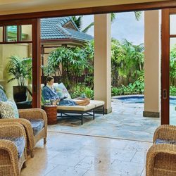 The Ritz - Common area w/ outdoor hot tub.