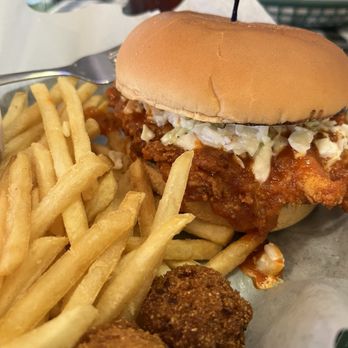 Flying Fish - Nashville chicken sandwich - Cajun/Creole Near Me - Fort Worth, Texas