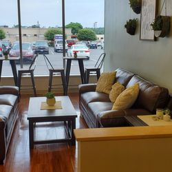 Empower the Change Nutrition - Relaxed sitting area.