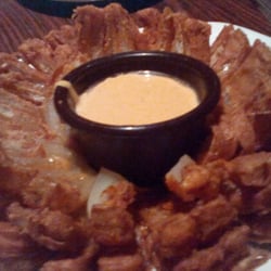Outback Steakhouse - Bloming onion: famosa cebola empanada da casa realmente maravilhosa!
