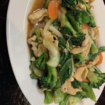 PT Eatery - Stir fried veggies with chicken - Vietnamese Near Me - San Diego, California PT Eatery - Stir fried veggies with chicken - Vietnamese Near Me - San Diego, California