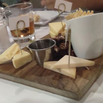 Arrowhead Grill - Cheese Tray Appetizer - Seafood Near Me - Glendale, Arizona