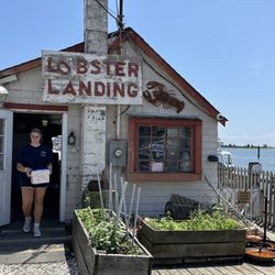 Lobster Landing - Outside