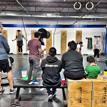 CrossFit Mischief - Trainers Near Me - Aurora, Illinois