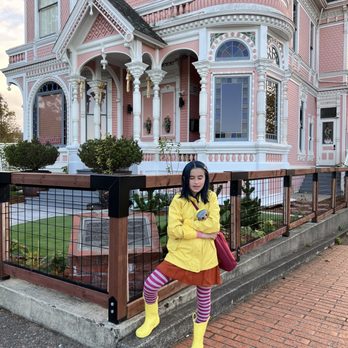 The Pinc Lady Mansion - Guest Houses Near Me - Eureka, California