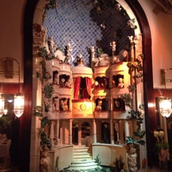 Røst Teaterbistro - Look at this piece of art! The restaurant doll house.