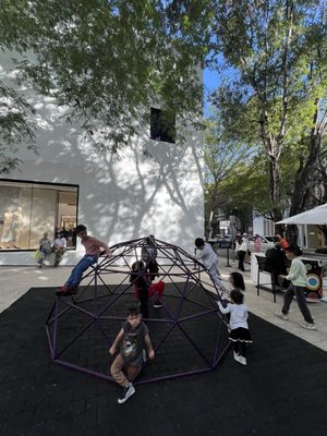 Paradise Plaza by null