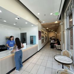Base Smoothies + Juice - Interior