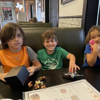 Wiseguy Pizza - Kids eating pizza - Pizza Near Me - Washington, DC, District of Columbia Wiseguy Pizza - Kids eating pizza - Pizza Near Me - Washington, DC, District of Columbia