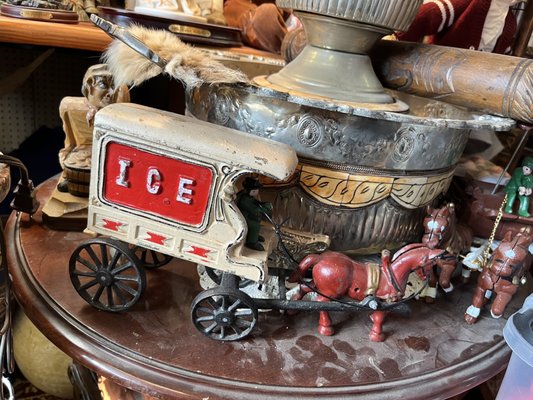 Golden Nugget Antique Flea Market by null