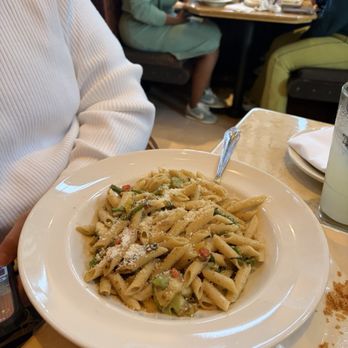 The Cheesecake Factory - Evelyn favorite pasta - American Near Me - Lyndhurst, Ohio