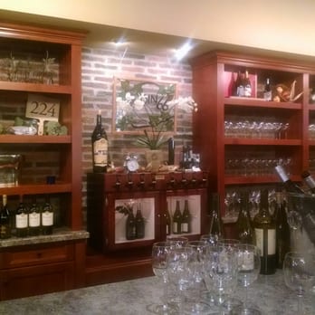 Bin 66 - Beautiful tasting bar and wine displays - Beer, Wine & Spirits Near Me - Rehoboth Beach, Delaware