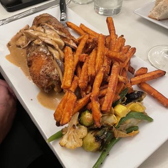 Mi Bella Restaurante - Salad Near Me - Branford, Connecticut