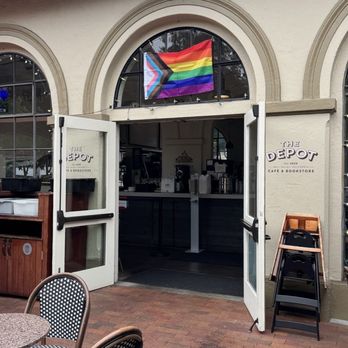 Mill Valley Depot Cafe And Bookstore - Front door to the outside seating - Cafes Near Me - Mill Valley, California Mill Valley Depot Cafe And Bookstore - Front door to the outside seating - Cafes Near Me - Mill Valley, California