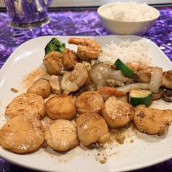 Otani Restaurant & Pub - Scallops sliced horizontally