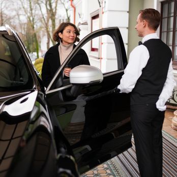 Red Rocks Express - At your service - Airport Shuttles Near Me Red Rocks Express - At your service - Airport Shuttles Near Me