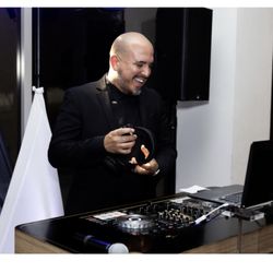 Great Entertainment Only! - DJ Geo - Setting the mood. Great Entertainment Only!