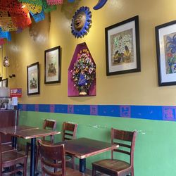 Taqueria Tlaxcalli - Decor inside